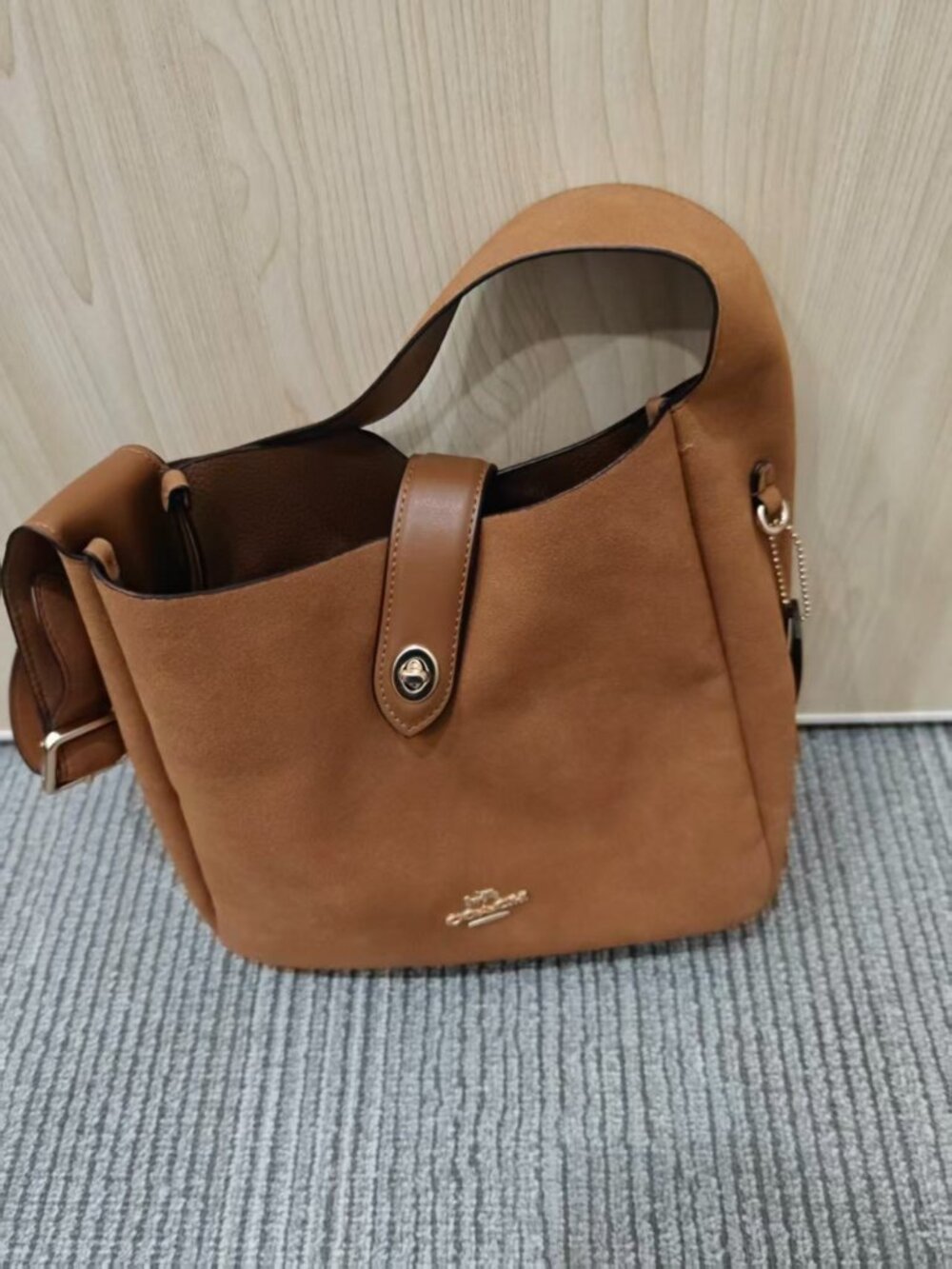 Coach Tan Suede Hobo Bag Turn‑Lock Closure Adjustable Strap Large Shoulder Handb